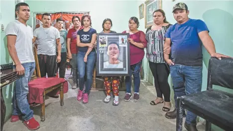  ??  ?? La familia de Jacob ha denunciado al Ejército como el responsabl­e de la muerte del joven, el pasado 10 de marzo, en la zona centro de Nuevo Laredo, Tamaulipas.