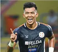  ??  ?? Saviour: Khairul Amri scored from the spot to save Felda the blushes.