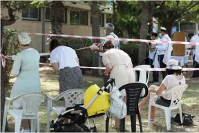  ?? צילום: גדעון מרקוביץ' ?? נשים מתפללות ביום כיפור, פארק הירקון בתל אביב, .2020 על ההכנה האישית ליום הקדוש - בדעות של שירי פסל ואבי דבוש