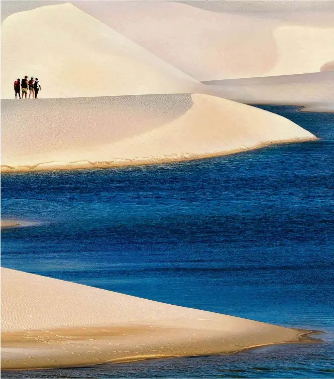  ??  ?? Lagoa no Parque Nacional dos Lençóis Maranhense­s