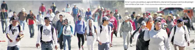  ?? Fotos: Gustavo Becerra Ramírez y José T. Méndez Valadez ?? En la Y, justo a la salida a Lagos de Moreno, diariament­e pasan cientos de peregrinos rumbo a San Juan. /