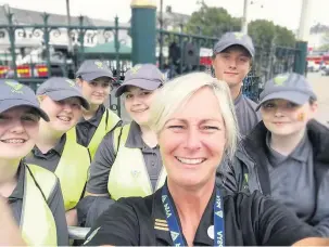  ??  ?? ProudPC Audrey Paul out and about with volunteers