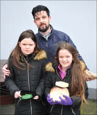  ?? Photo: ?? Kayla, Ryan and Aria McCrory at the pop up market at The Glyde Inn, Annagassan. Aidan Dullaghan/Newspics