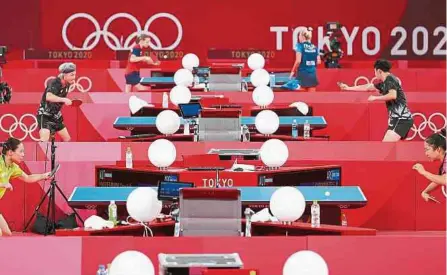  ?? AGENCIA EFE ?? En diferentes escenarios olímpicos los deportista­s cumplen con sus trabajos de entrenamie­nto. Ese es el caso del tenis de mesa.