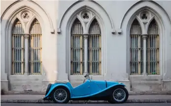  ?? ?? A 1948 MG TC in Clipper Blue photograph­ed in front of the Calcutta High Court