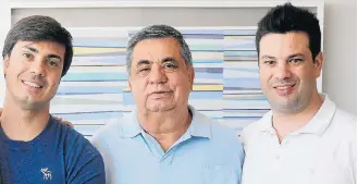  ?? MARCOS ARCOVERDE/ESTADÃO-8/01/2016 ?? Pai e filhos. Jorge, com Felipe (esq.), que não é político, e Leonardo, ministro de Temer