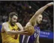  ?? TONY DEJAK — THE ASSOCIATED PRESS ?? The Cavaliers’ Kevin Love (0) grabs a rebound ahead of the Kings’ Kosta Koufos.