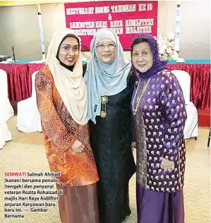  ??  ?? SENIWATI Salmah Ahmad (kanan) bersama penulis (tengah) dan penyanyi veteran Rozita Rohaizad di majlis Hari Raya Aidilfitri anjuran Karyawan barubaru ini. — Gambar Bernama