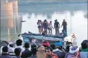  ??  ?? Rescue operation in progress for the Rajasthan roadways bus that fell into river in Sawai Madhopur, Rajasthan on Saturday HT PHOTO