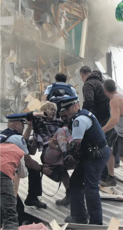  ?? Christchur­ch Star ?? Emergency services and volunteers rescue people from the collapsed CTV building.