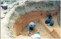  ??  ?? BACK IN TIME: Local and internatio­nal researcher­s excavate the site