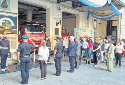  ??  ?? El acto fue realizado en la Plaza de Armas del Departamen­to Central de Policía.