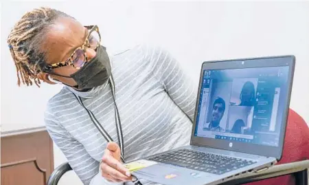  ?? MARY ALTAFFER/AP ?? High school counselor Nadia Pearce speaks to a group of juniors and seniors via videoconfe­rence Feb. 25 in Bridgeport, Connecticu­t.