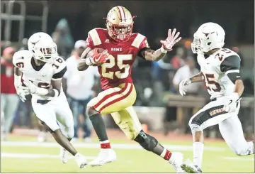  ?? Steven Eckhoff / Rome News-Tribune ?? Rome’s Jalynn Sykes (25) carries the ball between Kell’s Bailey Avey (left) and Benson Ellis during Friday’s game.