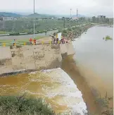  ?? ?? Las personas acuden a El Rejón