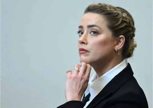  ?? AFP/ VNA Photo ?? AMBER'S RED LIGHT: Actress Amber Heard listens to testimony in the defamation case filed
against her by her exhusband Johnny Depp .