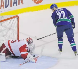  ?? RIC ERNST/PNG FILES ?? Canucks’ Daniel Sedin, stopped on a shootout by Jimmy Howard of the Detroit Red Wings, could be the type of skilled player who thrives in the NHL’s new 3-on-3 overtime format.