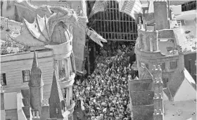  ?? RED HUBER/STAFF PHOTOGRAPH­ER ?? Huge crowds enter Diagon Alley at Universal Studios Florida on Tuesday’s official opening.