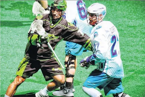  ?? MICHELINE VELUVOLU/ROCHESTER KNIGHTHAWK­S ?? Saskatchew­an Rush defender Nik Bilic keeps tabs on Rochester Knighthawk­s forward Josh Currier during Game 2 of their National Lacrosse League final Saturday in Rochester, N.Y.