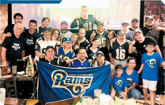  ?? ?? Familias completas apoyan al equipo de los Ramos, ahora con sede en Los Ángeles