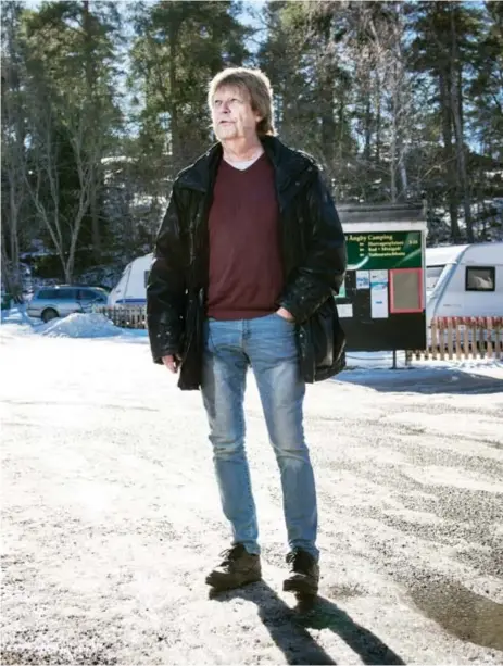  ?? FRUSTRERAD. FOTO: MIKAEL ANDERSSON ?? ”Jag får inte köra ut dem. Istället får jag låta dem vara kvar och ta hand om deras post”, säger Kjell Perninge, som driver Ängby camping.