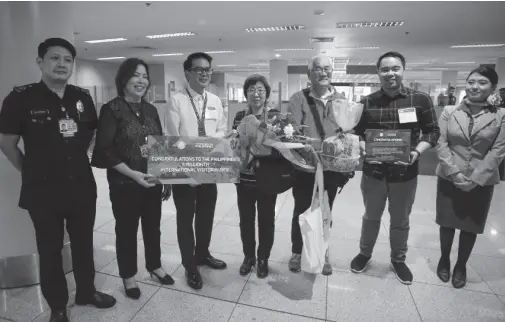  ??  ?? YACHIYO Imamoto with husband Tamio arrived in NAIA on Dec. 27, and was welcomed by Department of Tourism and airport officials. The 71-year old Japanese tourist was the 8 millionth guest in 2019. PR