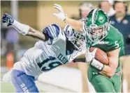  ?? Leslie Plaza Johnson/Contributo­r ?? Giacomo Valente and Strake Jesuit won their district opener against Samuel Ayodele and Elsik in a rout.