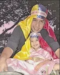  ?? ?? Joseph López, mentalizad­or del turbante tricolor, con su hija Elaia.