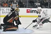  ?? Alex Gallardo Associated Press ?? DUCKS GOALIE Anthony Stolarz stops a shot by Chicago’s Philipp Kurashev in the second period.