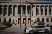  ?? (AP/Wong Maye-E) ?? A police officer walks Monday in front of the Kenosha County courthouse in Kenosha, Wis.