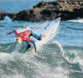  ?? Picture: ISA/REED ?? KING OF SWING: Jeffreys Bay’s Dylan Lightfoot performs a majestic cutback for the South African team in France yesterday