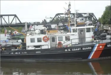  ?? JOSEPH PHELAN — JPHELAN@DIGITALFIR­STMEDIA.COM ?? Dozens of boats were docked at the Tugboat Roundup on Saturday.