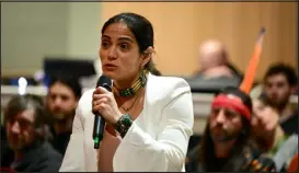  ?? HELEN H. RICHARDSON — THE DENVER POST ?? Veronica Lightning Horse Perez of Natural Medicine Colorado speaks during a legislativ­e town hall meeting in Boulder on Monday.