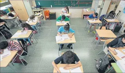  ?? MANÉ ESPINOSA ?? Examen de competènci­es bàsiques de sisè de primària a l’escola Drassanes