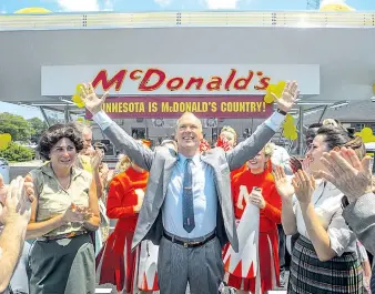  ??  ?? Er machte Amerika wirklich groß: Ray Kroc (Michael Keaton) eröffnet in „The Founder“gern Imbissbude­n und denkt dabei an sein Land.