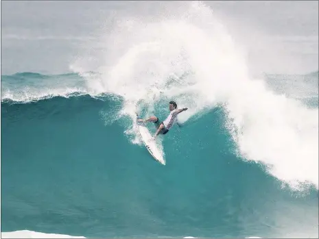  ??  ?? MASTER OF THE WATER: South Africa’s Jordy Smith on his way to first place in Hawaii on Sunday. Photo: WSL, SLOANE