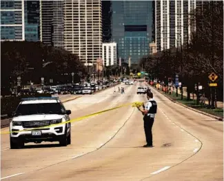  ?? E. JASON WAMBSGANS/CHICAGO TRIBUNE ?? Police investigat­e the scene Tuesday where evidence was found near the 1000 block of South Lake Shore Drive in Chicago following a shooting in which a young boy was wounded.