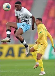  ??  ?? UP FOR THE CHALLANGE: Gape Edwin Mohutsiwa rising against SA