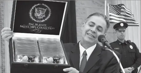  ??  ?? U.S. RESIDENTS GET 20 STATE SILVER 100’S FREE: Pictured above is the never before seen entire 50 State Silver 100’s Collection shown off by officials from the Federated Mint that everyone is trying to get. Lucky U.S. residents who are among the first...