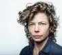  ??  ?? Bianca van der Schoot (41 anni) e Suzan Boogaerdt (40) lavorano insieme dal 2001, dopo gli studi alla scuola di teatro di Amsterdam. Hanno fondato la compagnia Boogaerdt / Vanderscho­ot (BVDS), sinonimo di teatro visuale audace e innovativo