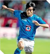  ?? FOTO: ALFREDO MENDIOLA / MEXSPORT ?? César vistió los colores de Cruz Azul y fue un emblemátic­o de la institució­n.