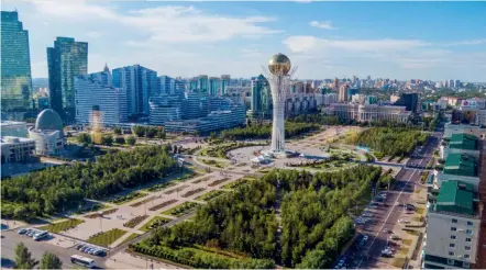  ?? (© Diego Fiore/Shuttersto­ck) ?? Photo ci-dessous :
Vue aérienne d’Astana, la capitale du Kazakhstan, en 2018. Au centre, la tour Bayterek où est présentée l’empreinte de la main de Noursoulta­n Nazarbaïev : la sacralisat­ion de ce dernier avait commencé bien avant que la ville ne soit rebaptisée Nur-Sultan, au lendemain de sa démission.