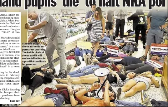  ??  ?? Students stage die-in at Florida supermarke­t on Friday. The Publix chain of stores said it will end contributi­ons to a pro-NRA candidate for governor.