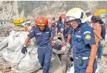  ?? Fotos efe ?? Tras el paso del huracán Delta por el estado de Quintana Roo, México se ha visto afectado por caída de árboles y calles inundadas. Derrumbe en Guatemala cobró la vida de cuatro personas.