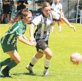  ??  ?? Te Puke’s Samantha Parish (right) scored six goals as her side stormed past Waiariki 10-1.