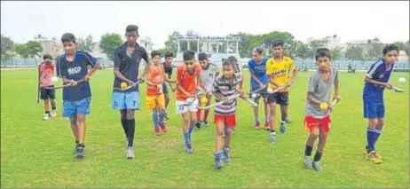  ?? PARDEEP PANDIT/HT PHOTO ?? ▪ Kids train at the Youth Sports Club in Mithapur.