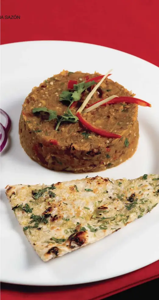  ??  ?? Baingan Ka Bharta
Plato fuerte tradiciona­l de la India que se caracteriz­a por ser vegetarian­o y preparado con berenjena.