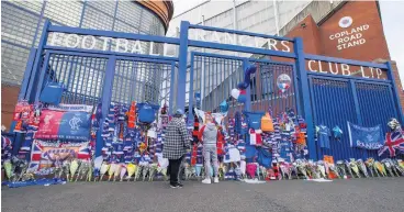  ??  ?? TRIBUTES Supporters flocked to Ibrox where they left hundreds of messages written on Rangers strips and flowers