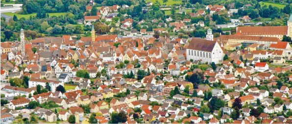  ?? Foto: Erwin Freudling ?? Donau, Schimmeltu­rm, Martinskir­che, Altstadt: Lauingen hat für Touristen viel zu bieten.