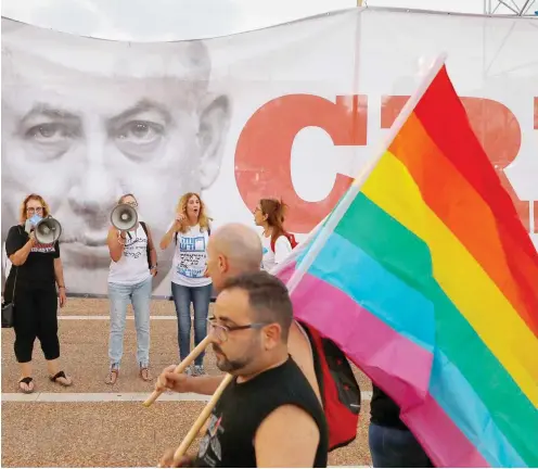  ?? Foto: AFP/Jack Guez ?? Die LGBTI-Gemeinde protestier­t in Tel Aviv gegen das neue Leihmutter­schaftsges­etz.